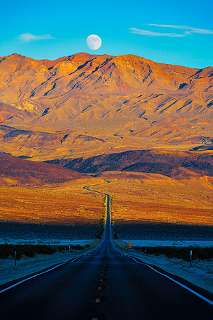 Moonrise Death Valley I-